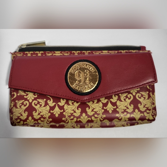 Harry Potter Hogwarts Express 9 3/4 Clutch Hand Purse/Wallet Used - Picture 1 of 9
